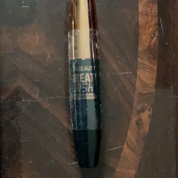 🍁Eye Makeup set L.A. Colors Liquid Eyeliner 24 Hr mascara white eye pencil - Picture 2 of 7